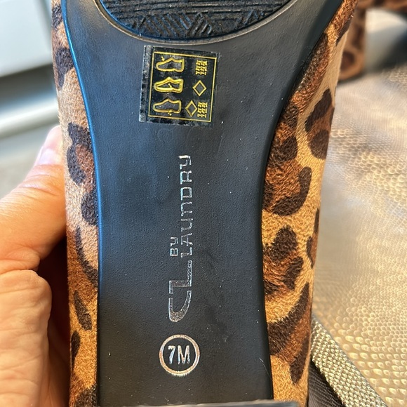 CL Cheetah print heels - Picture 9 of 10